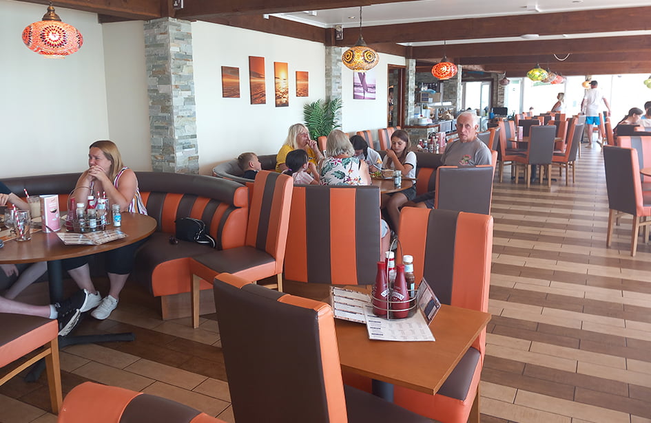 A group of people sitting in a restaurant.